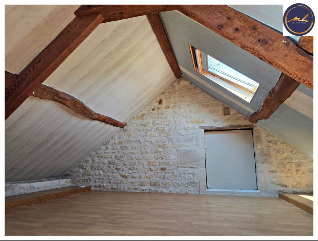 Maison de 185 m² en PIERRE XIXe- 3 chambres, jardin, garage, grenier dépendance et charme.