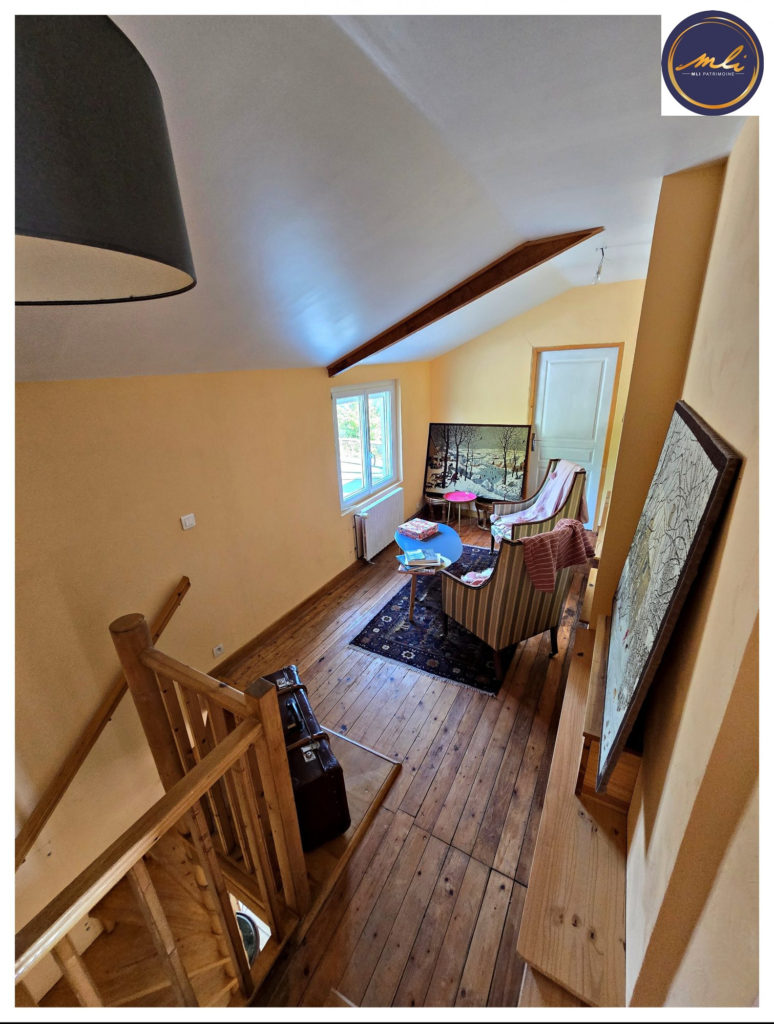 Maison de 185 m² en PIERRE XIXe- 3 chambres, jardin, garage, grenier dépendance et charme.