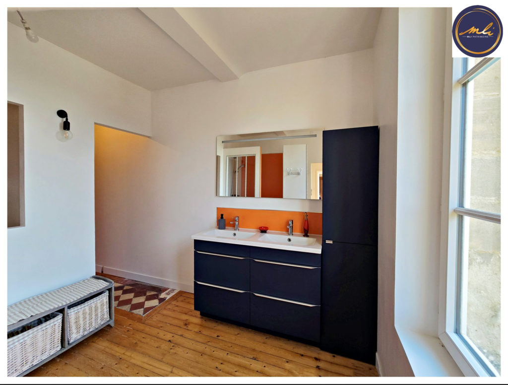 Maison de 185 m² en PIERRE XIXe- 3 chambres, jardin, garage, grenier dépendance et charme.