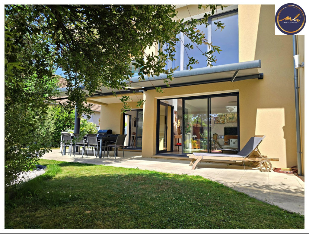 À deux pas de la mer et de la plage – Contemporaine 4 chambres, vie de plain-pied, garage et jardin