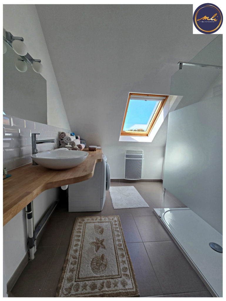 À deux pas de la mer et de la plage – Contemporaine 4 chambres, vie de plain-pied, garage et jardin
